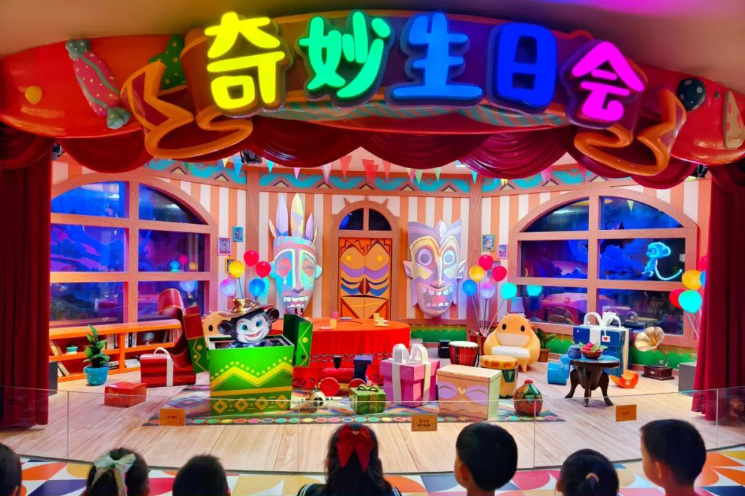 埃文斯承接的清遠(yuǎn)長(zhǎng)頸鹿酒店餐廳動(dòng)雕劇場(chǎng)-「奇妙生日會(huì)」順利完工！